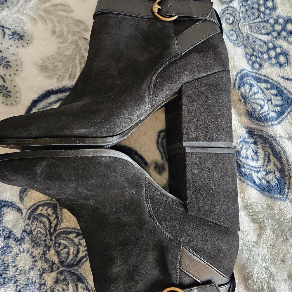 Vionic Block Heel Ankle Boots. Size 10 - image 3
